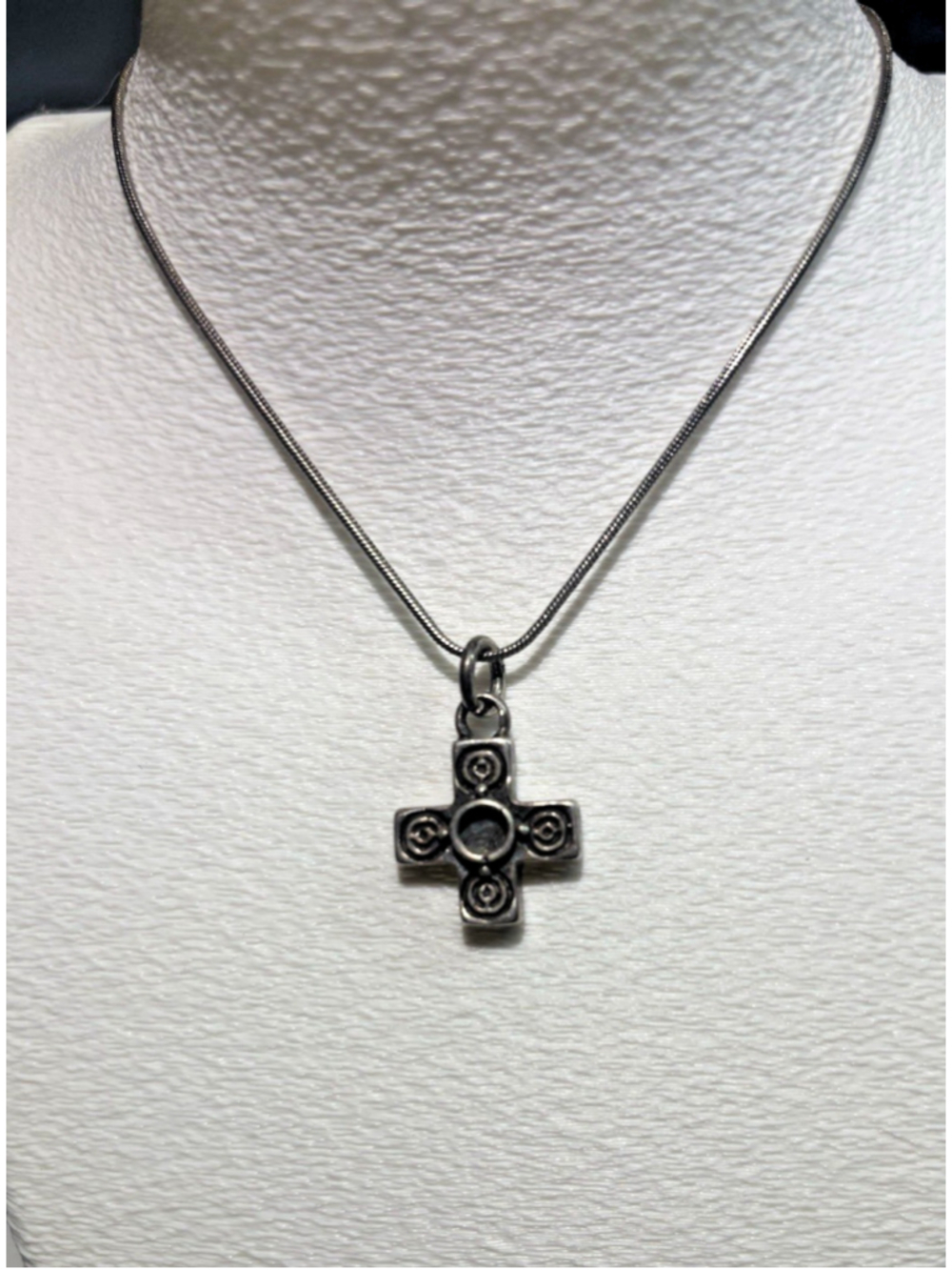 925 Sterling Silver Cross Pendant Necklace Silver Tone Chain 11g 16 inches